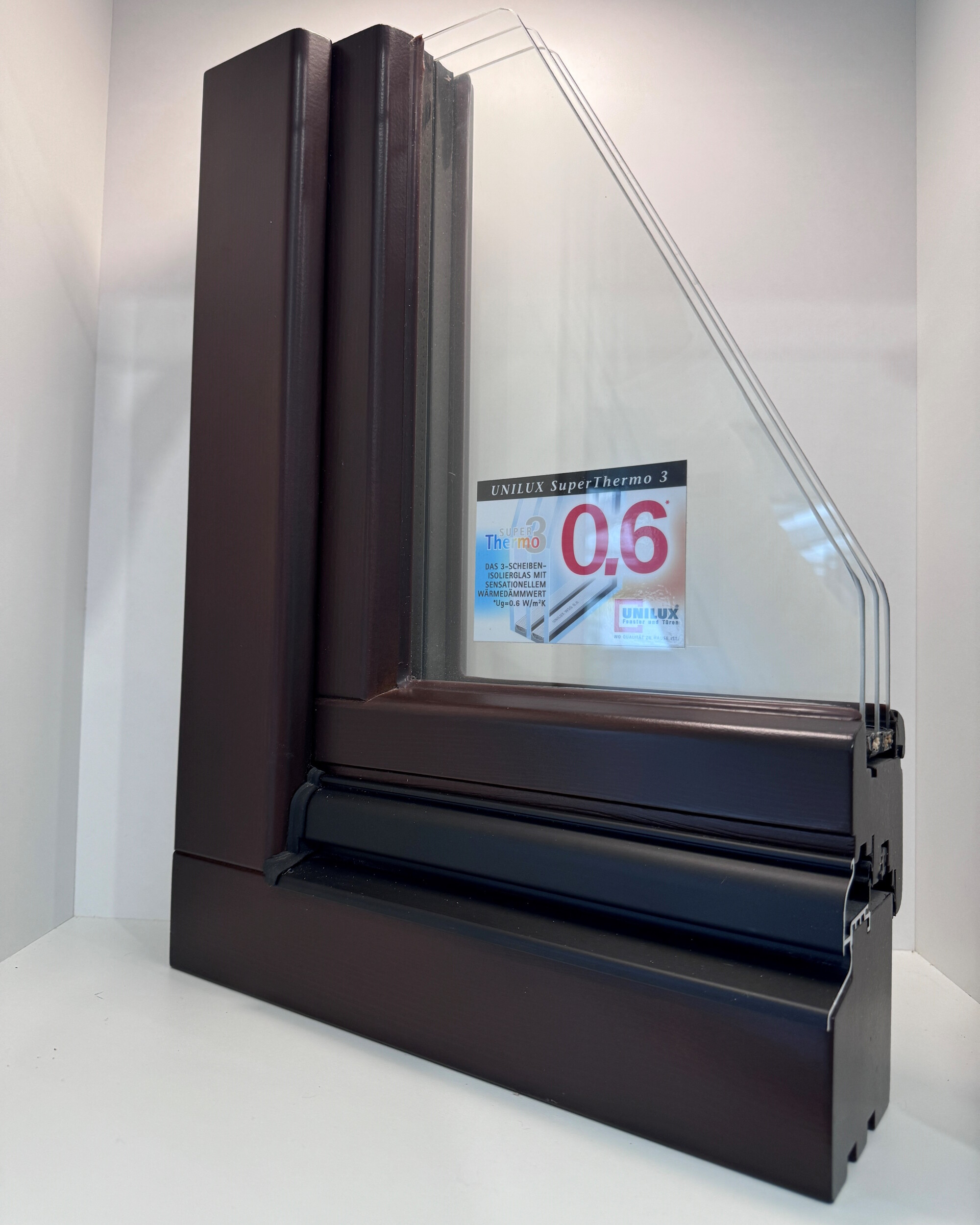 Klassische Holzfenster aus langlebigem Echtholz – natürliche Wärme, hochwertige Verarbeitung und beste Wärmedämmung für stilvolle Wohnräume