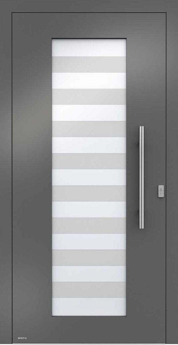 Graue Tür mit horizontalen weißen Streifen im Glas und einem silbernen Türgriff. "WÖFU" ist unten links in der Tür zu sehen.
