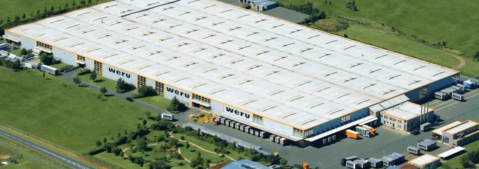 Eine Luftaufnahme eines großen Weru-Werks.