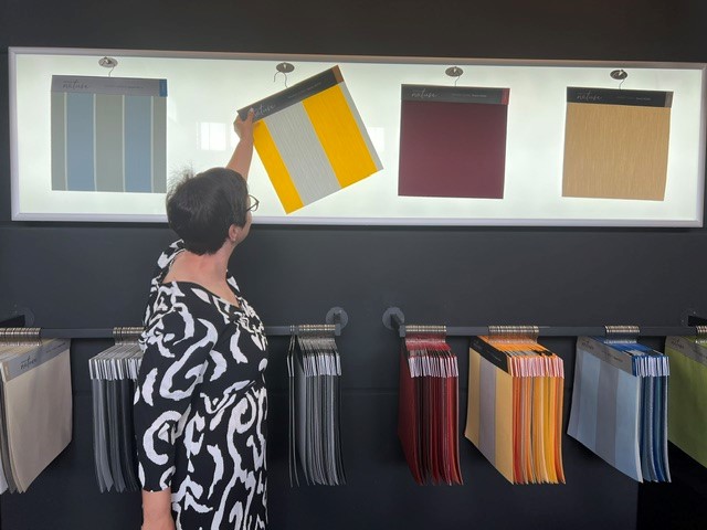 Terrassendach mit kombinierter Markise als Schutz vor Hitze und UV-Strahlung