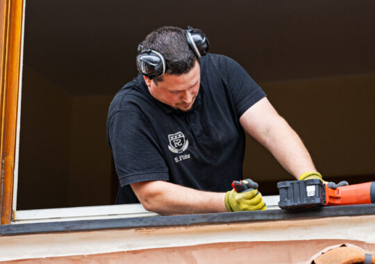Fachbetrieb in Köln bei der professionellen Fenstermontage von Weru Fenstern