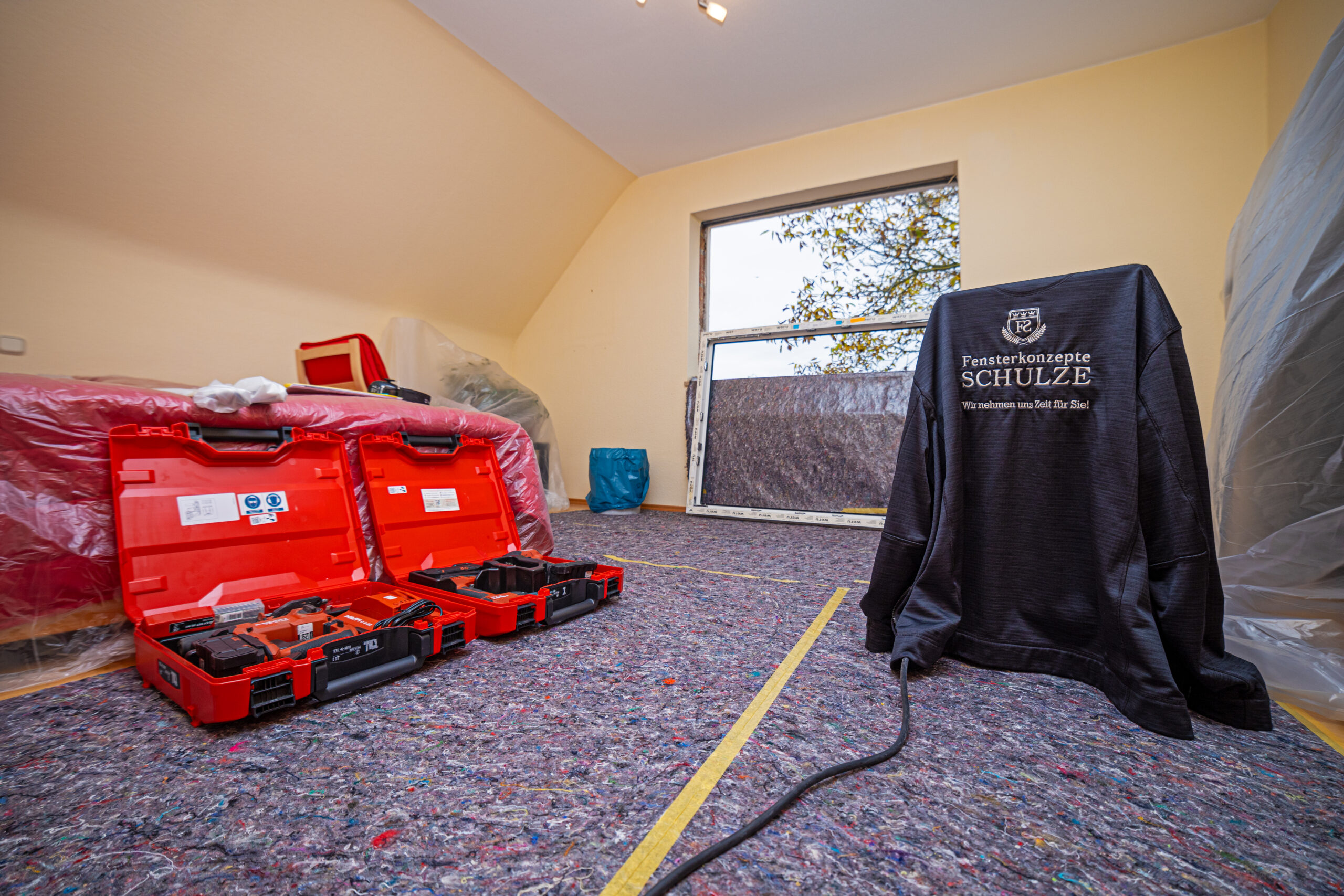 Bei der RAL-Montage setzen wir auf geprüfte Qualität. Das bedeutet: energieeffizienter Einbau, höchste Stabilität und ein Wohngefühl, das man jeden Tag merkt.