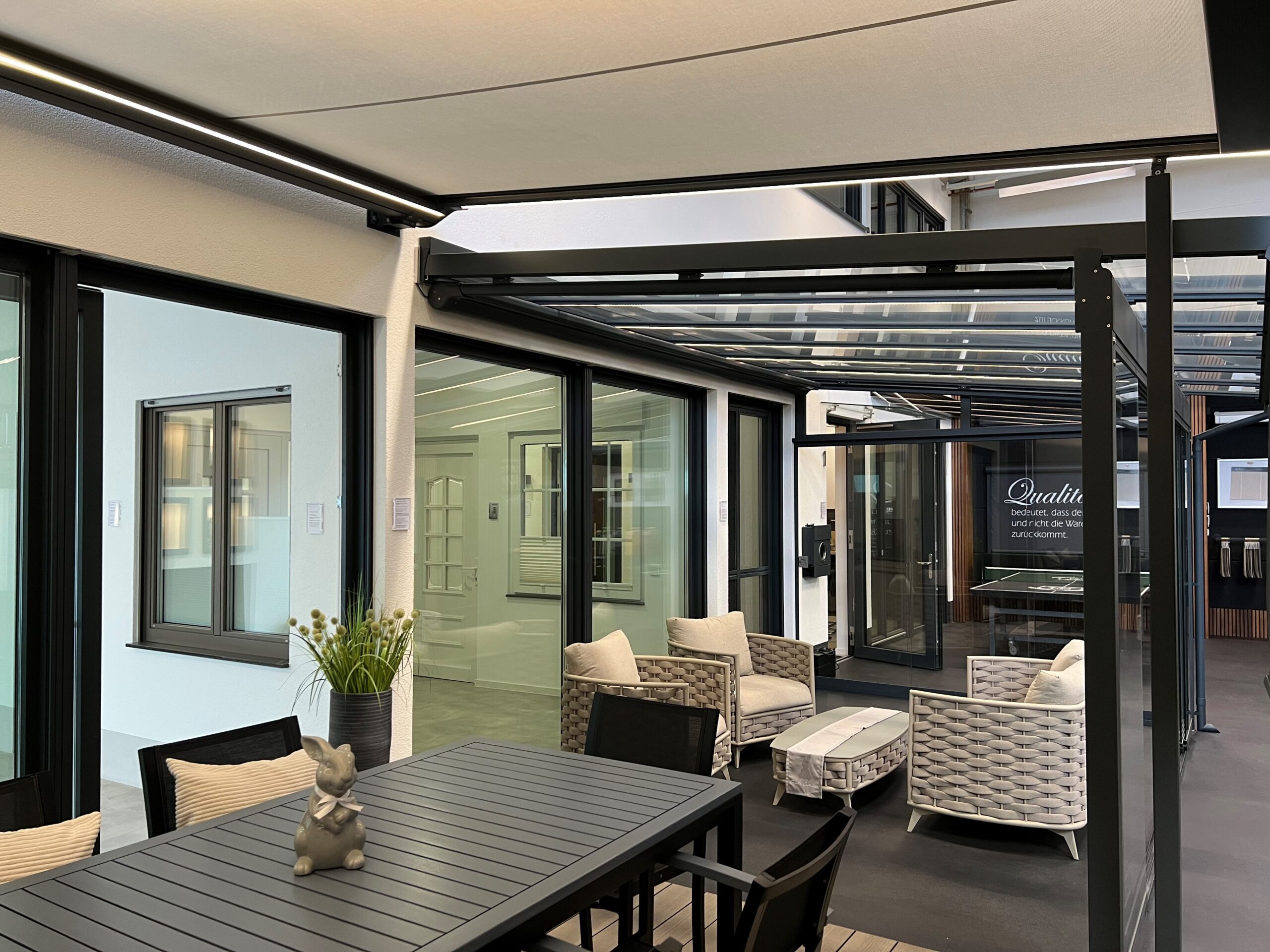 Pergola Markise als moderner Sonnenschutz für Terrasse, Balkon und Garten