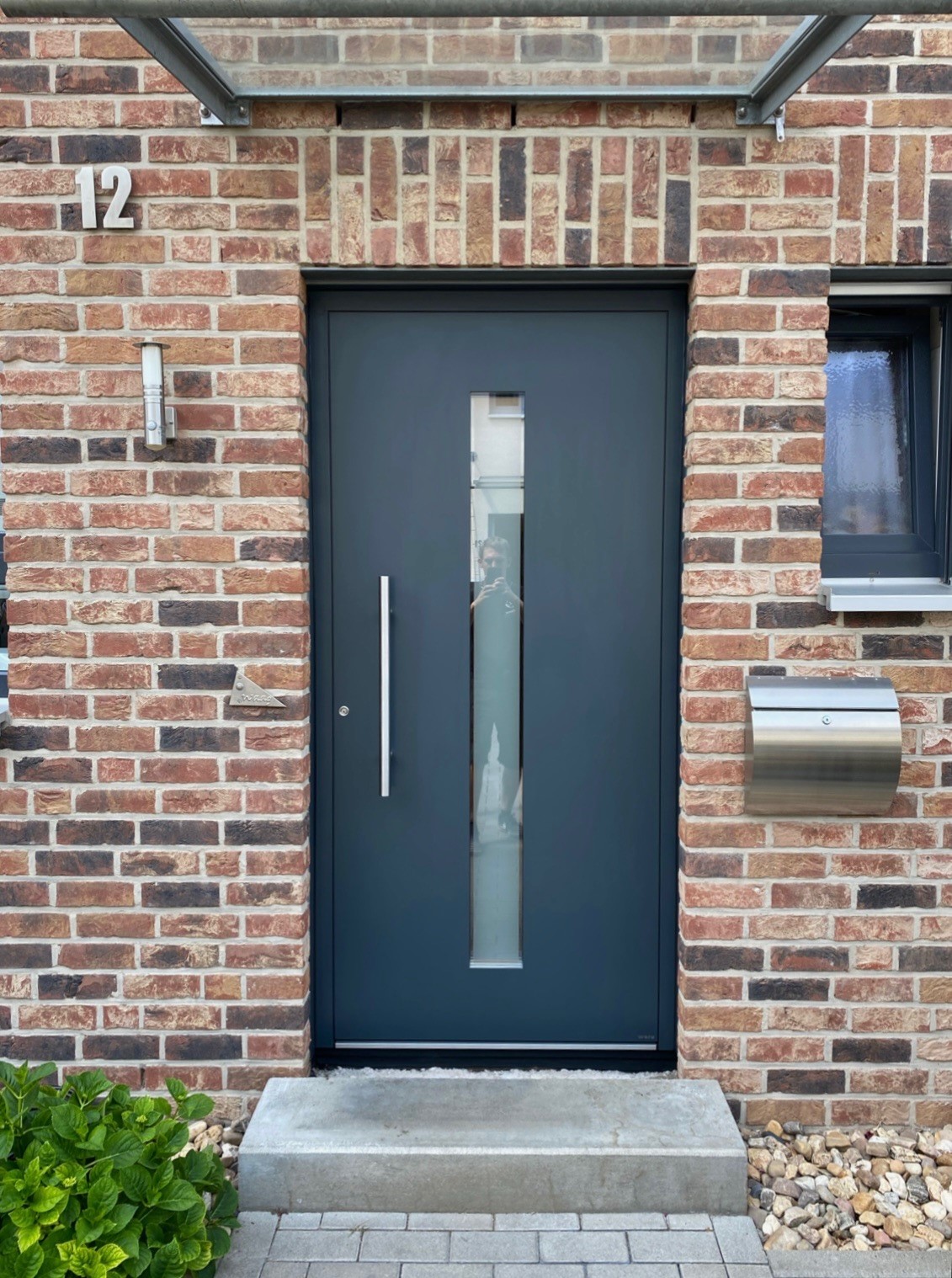 Moderne Haustür aus Aluminium in Köln – energieeffizient, sicher und individuell gestaltet von Fensterkonzepte Schulze